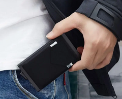 Silakka Minimalist: Metallic RFID Wallet